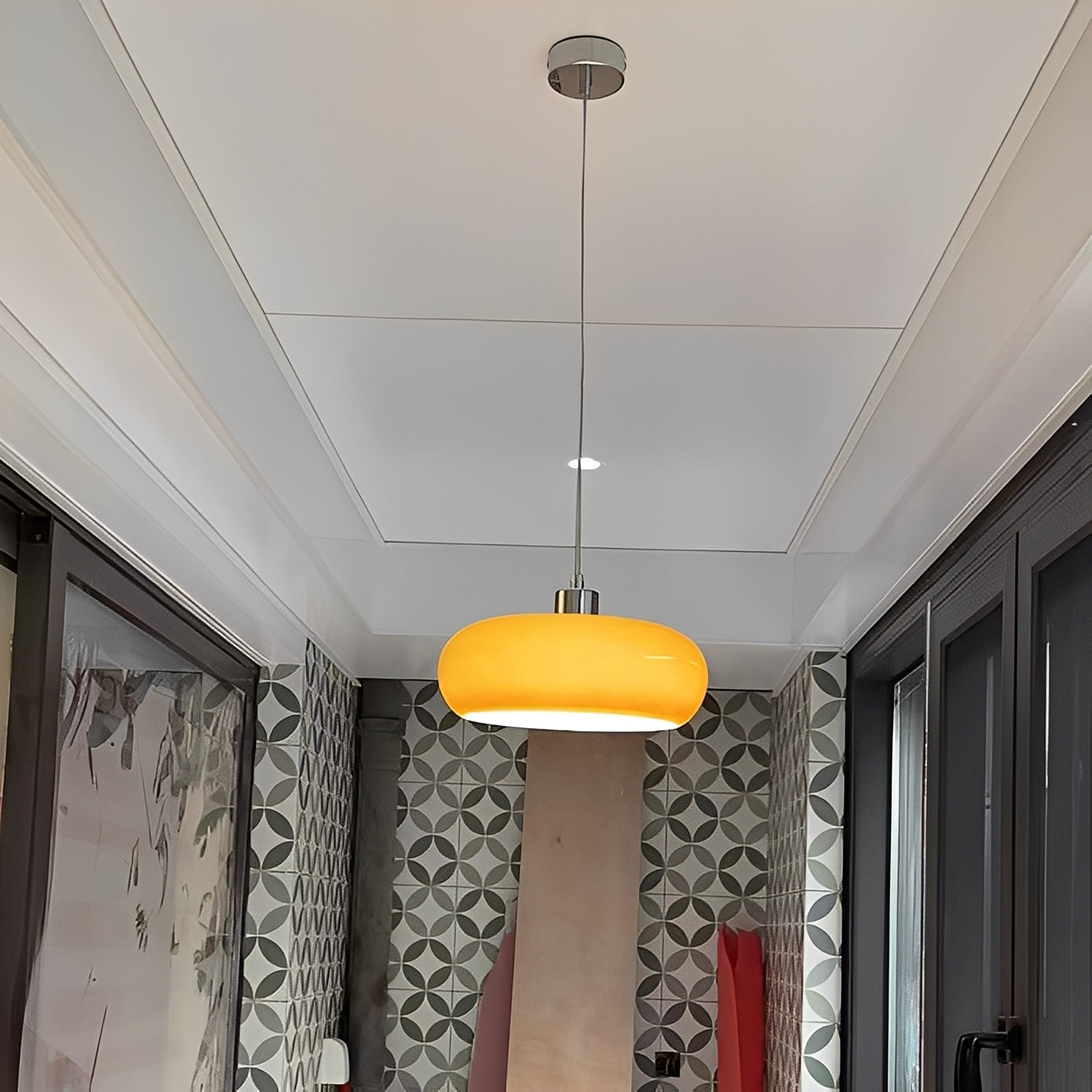 Noemi – Bauhaus Retro Restaurantleuchte