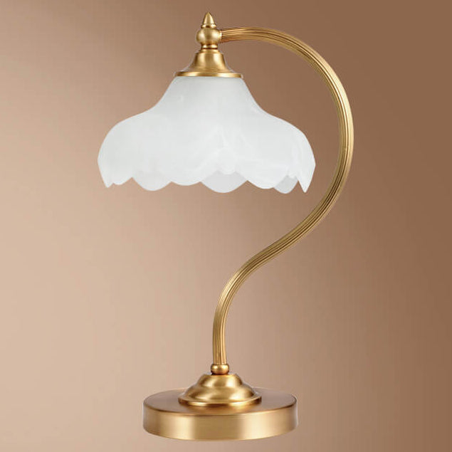 Maribel – Vintage Messing und Glas Blüten-Tischlampe