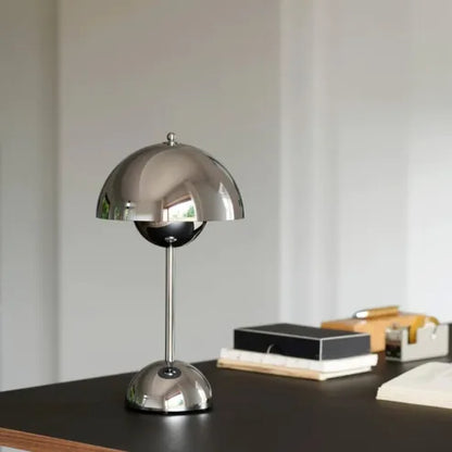 Aufladen der Touch Bud Mushroom Lampe