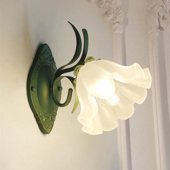 Liora – Wandlampe mit Maiglöckchen-Motiv