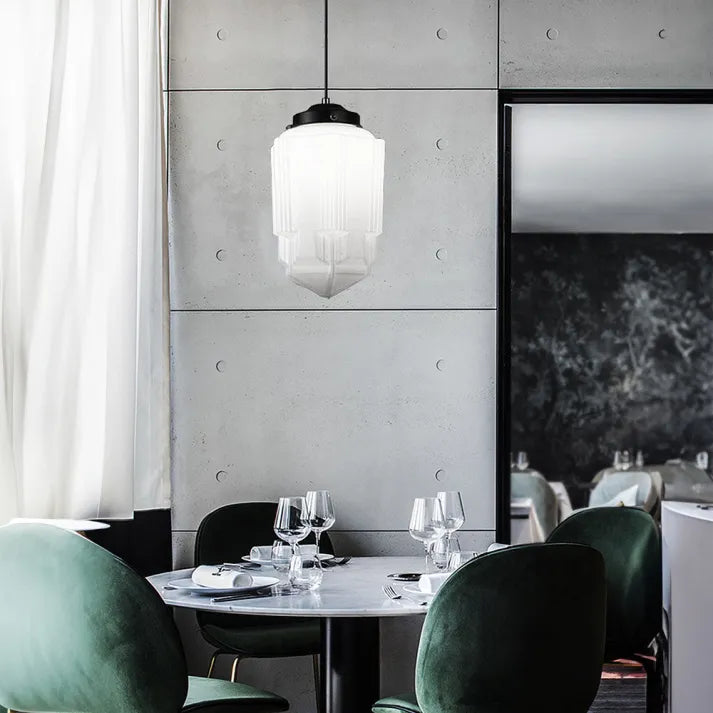 Liv – Alte weiße Glaslampe mit geometrischem Design