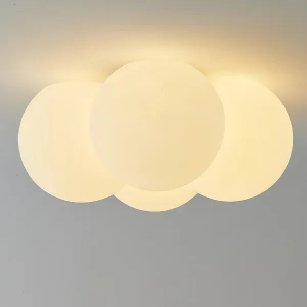 Wolkenlicht – Schwebende Deckenleuchte im Cloud-Design