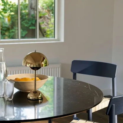 Aufladen der Touch Bud Mushroom Lampe