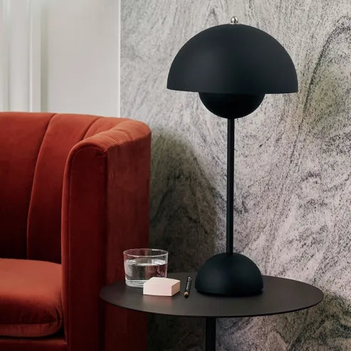 Aufladen der Touch Bud Mushroom Lampe
