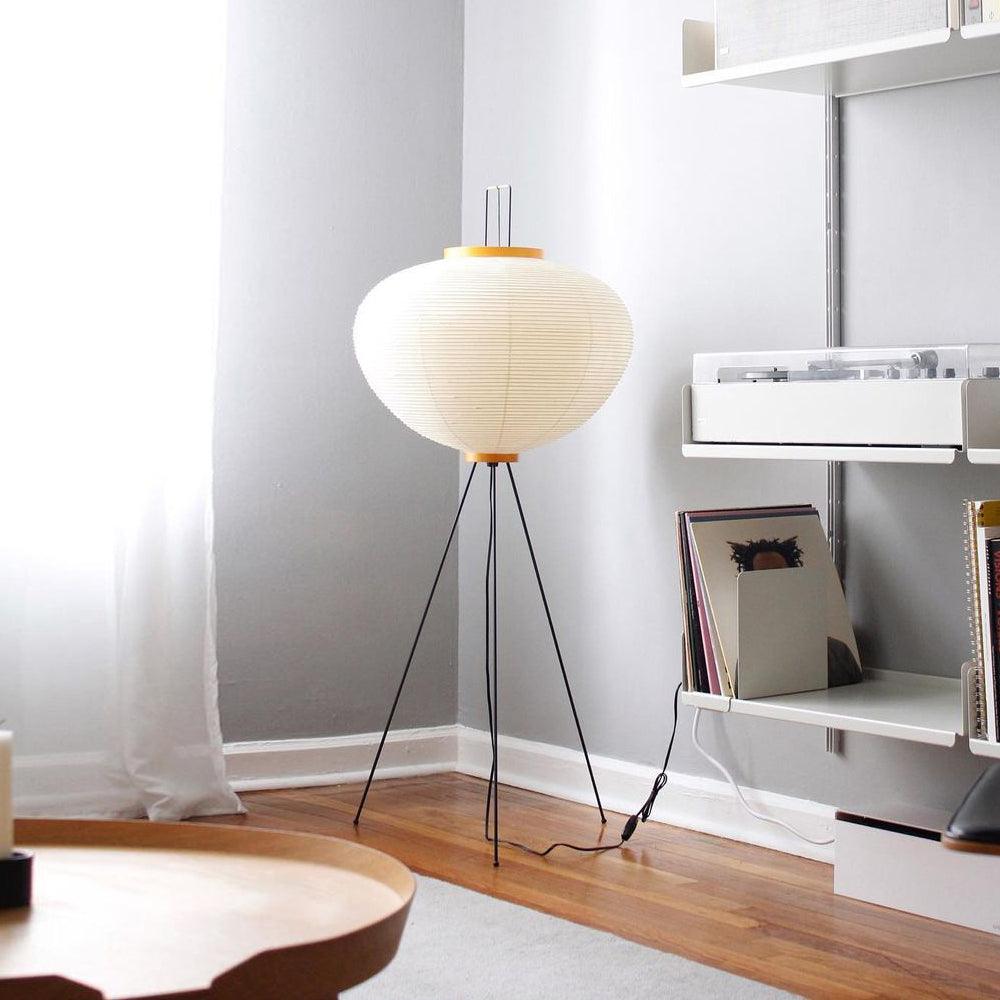 Noa – Stehlampe mit Reispapier: Minimalistische Ruhe in Lichtform