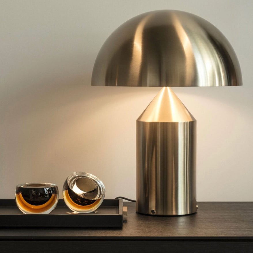 Noelia – Schlichte Nachttischlampe mit Augenschutz