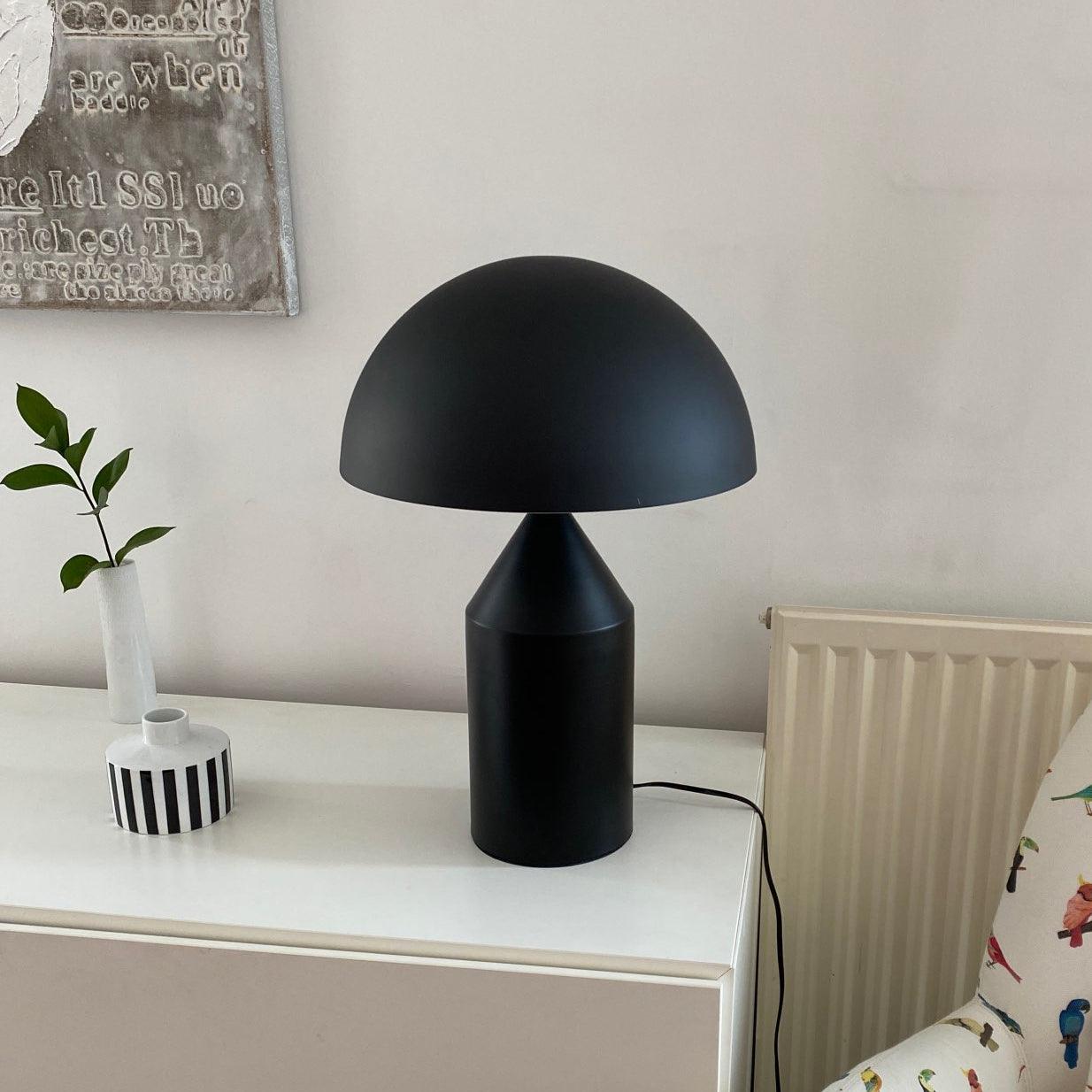 Noelia – Schlichte Nachttischlampe mit Augenschutz