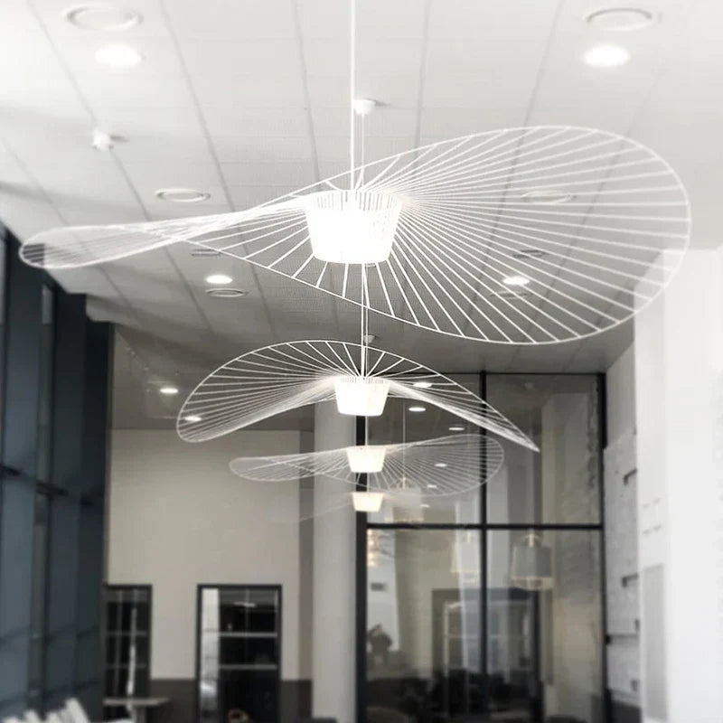 Kronleuchter-Strohhut-Design