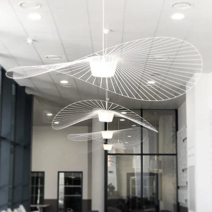 Kronleuchter-Strohhut-Design