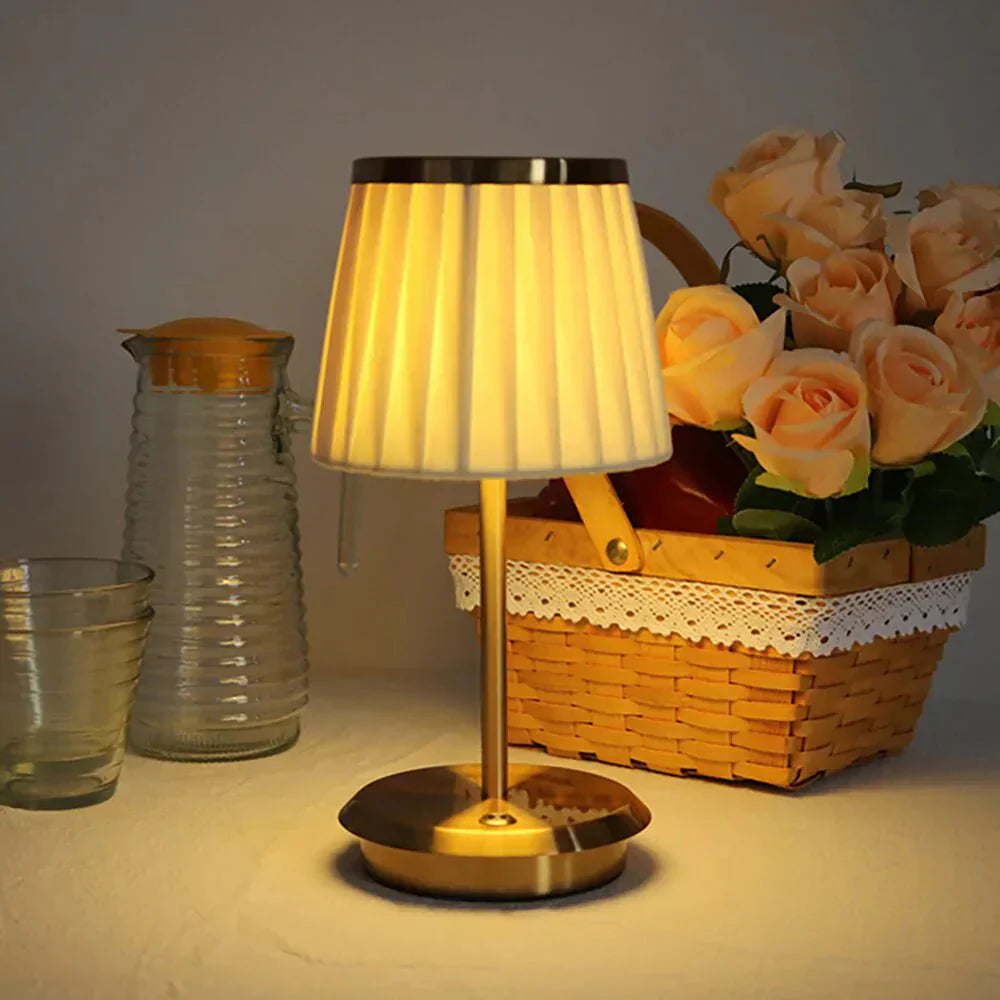 Emi – Elegante USB-Tischlampe