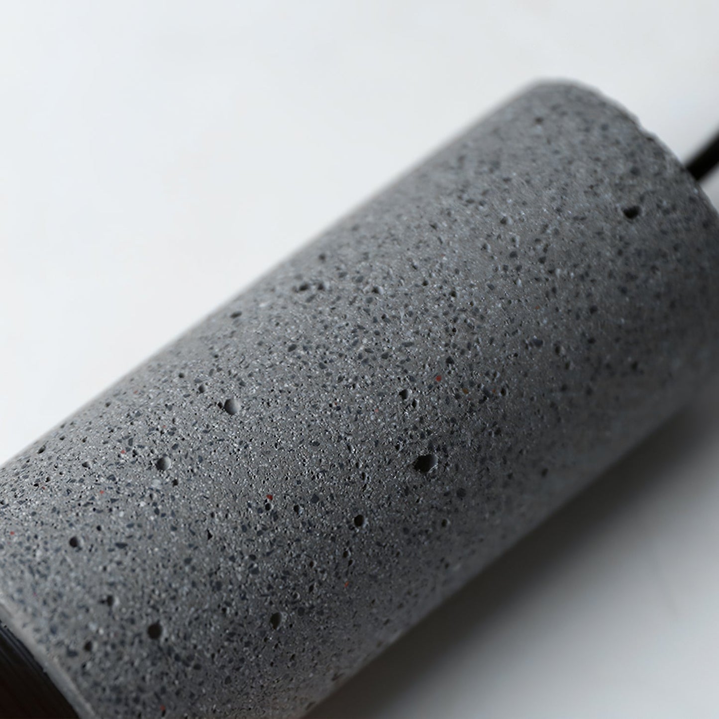 Owen – Industrielle Beton-Pendelleuchte