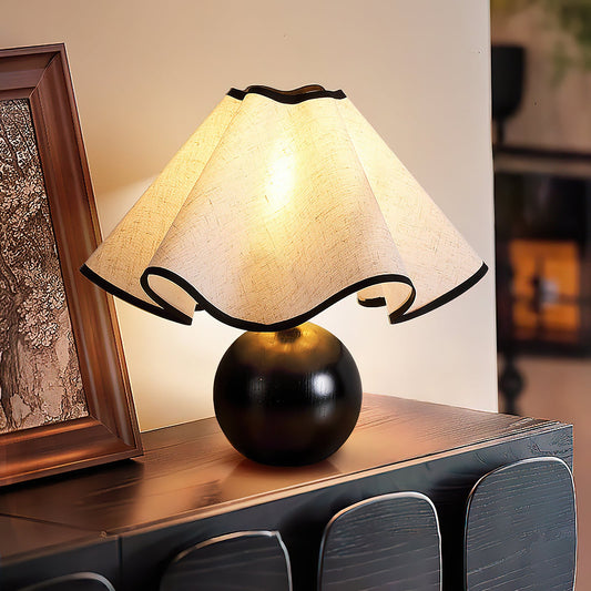 Enid – Vintage Tischlampe im Retro-Holzdesign