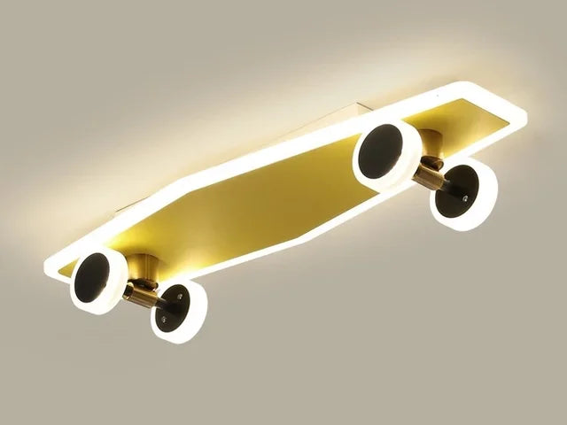 Skateboard-Deckenleuchte fürs Kinderzimmer
