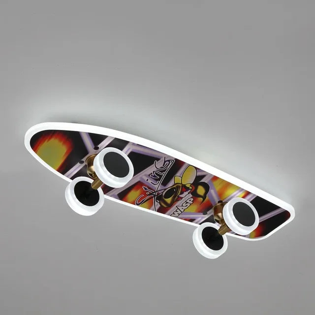 Skateboard-Deckenleuchte fürs Kinderzimmer