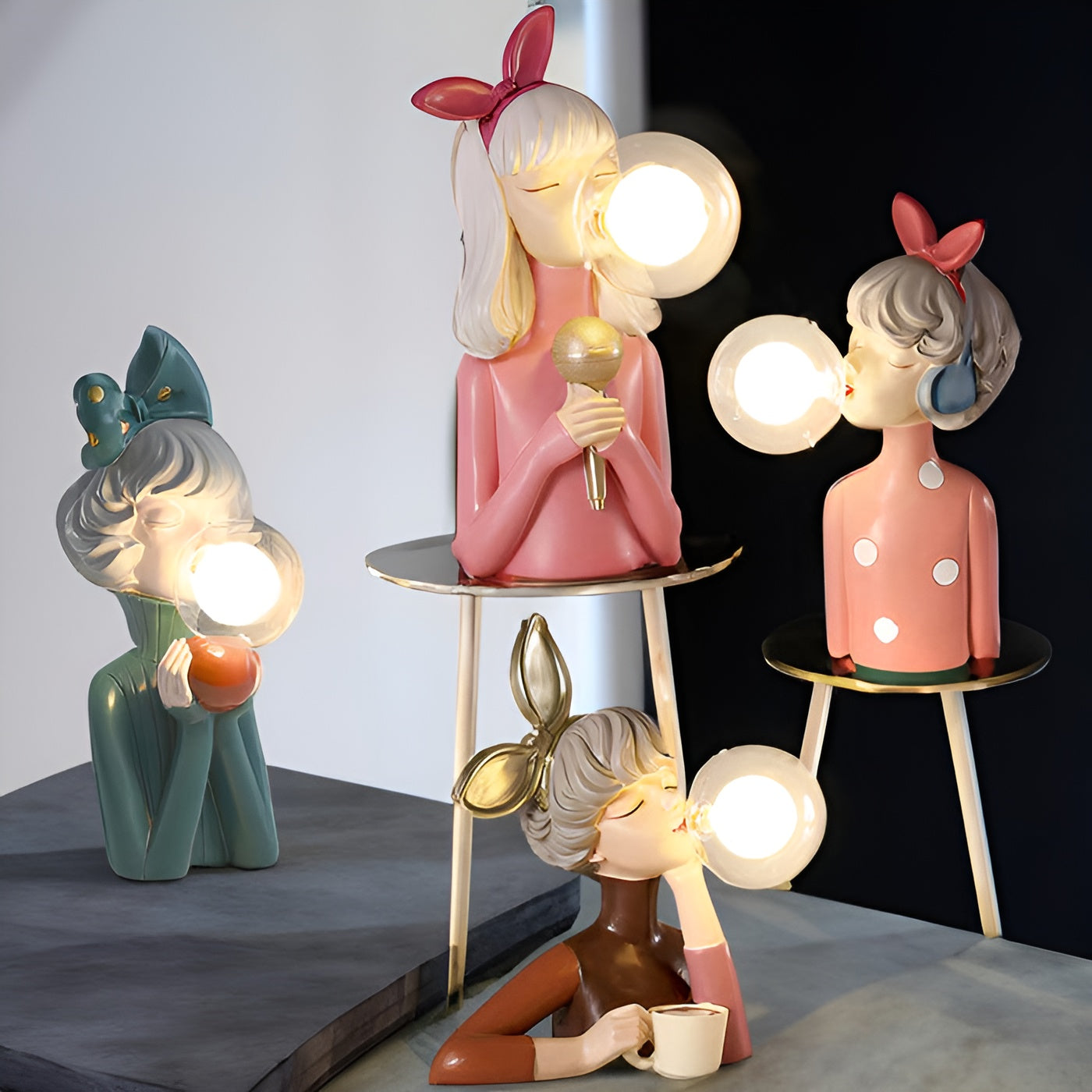 Charmante Nachttischlampe im Cartoon-Stil mit Mädchenfigur