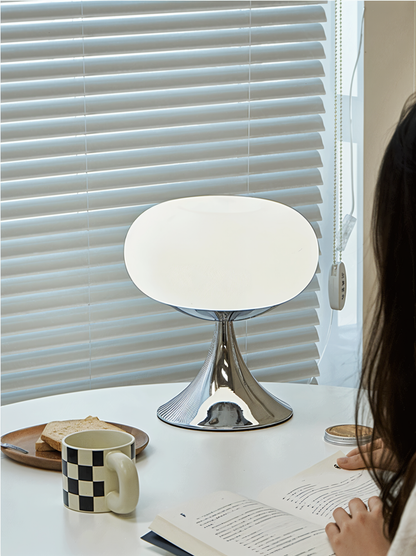 AppleLight – Tischlampe aus gebogenem Macaron-Glas in fruchtigem Design