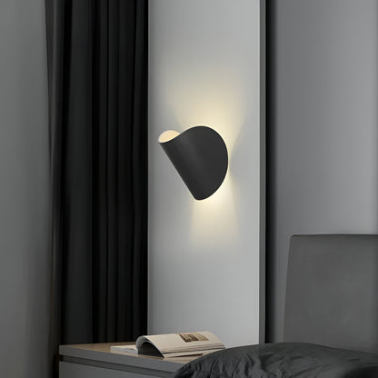 Drehbare LED-Wandleuchte im modernen Design