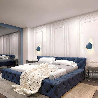 Drehbare LED-Wandleuchte im modernen Design