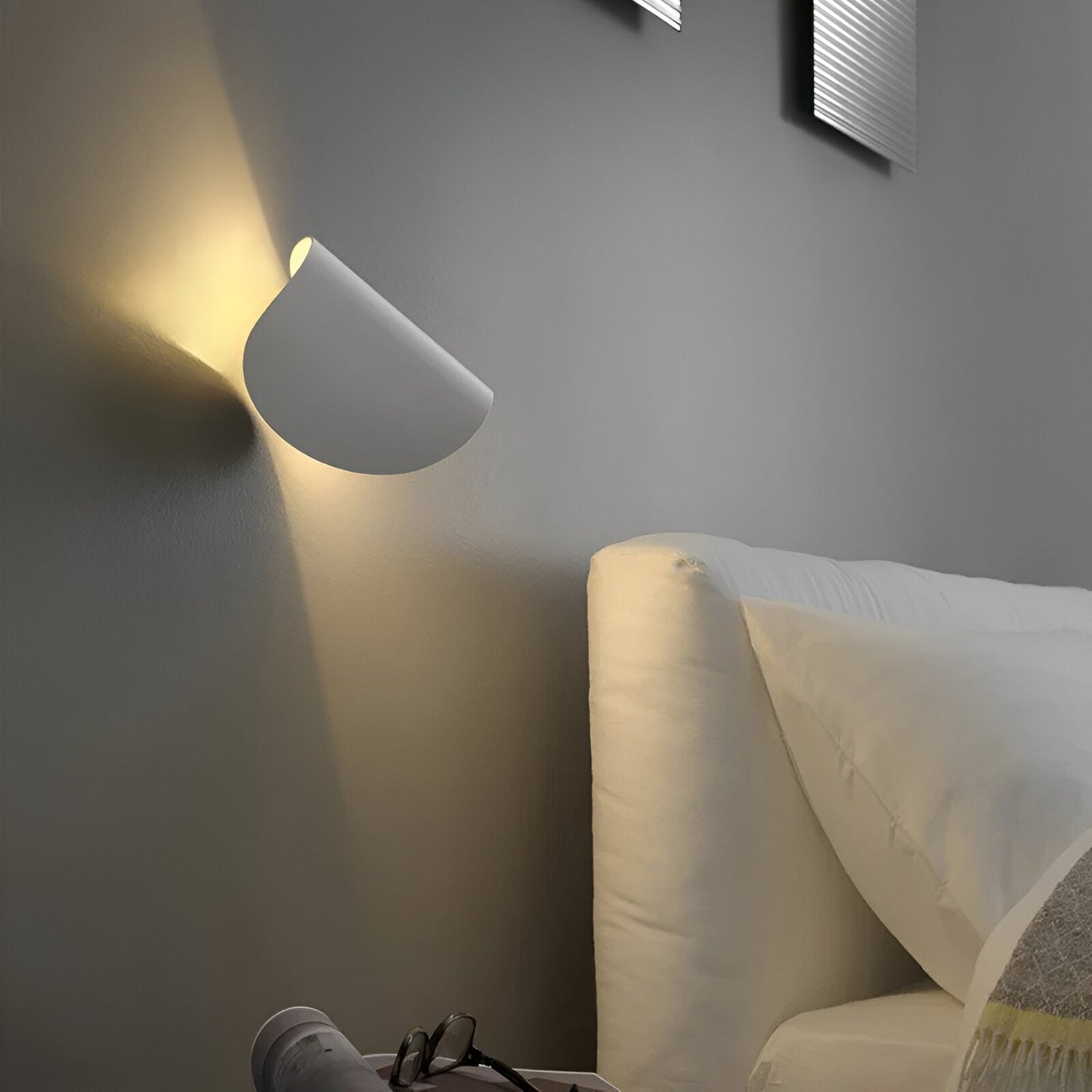 Drehbare LED-Wandleuchte im modernen Design