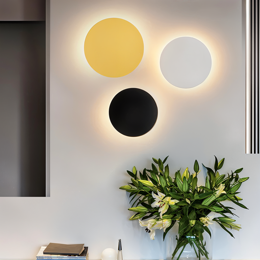 OrbGlow – Runde Metall-Wandleuchte in Schwarz/Weiß/Gold für moderne Räume