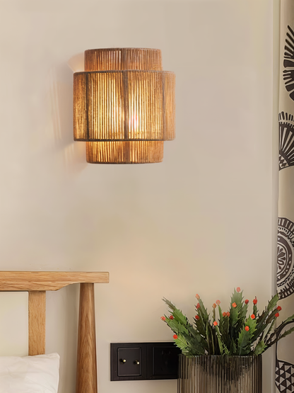 RustGlow Wandleuchte – Handgewebter Rattan-Schirm im Boho-Chic