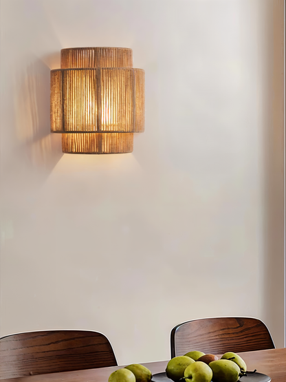RustGlow Wandleuchte – Handgewebter Rattan-Schirm im Boho-Chic