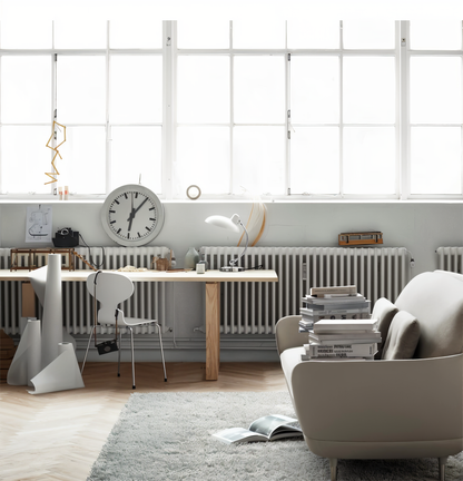 Verstellbare minimalistische Tischlampe im Retro-Stil