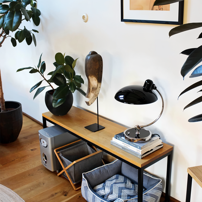 Verstellbare minimalistische Tischlampe im Retro-Stil