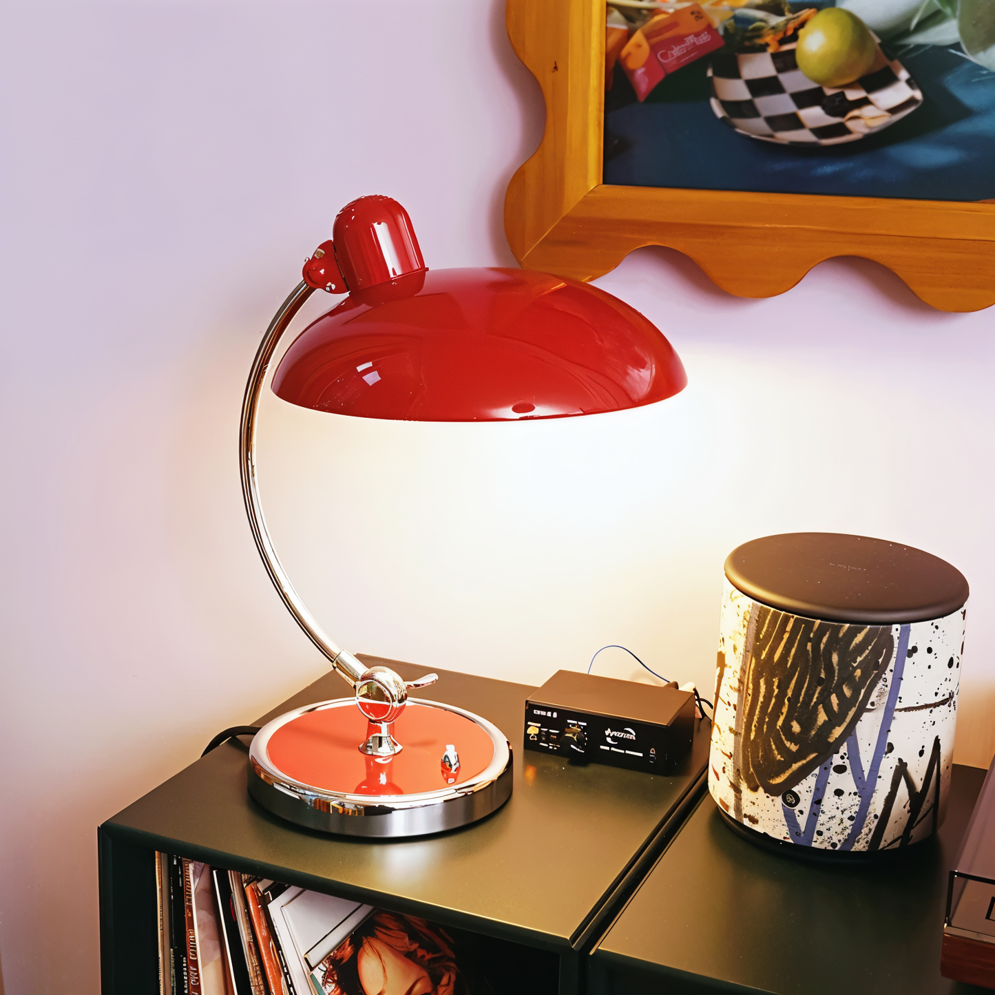 Verstellbare minimalistische Tischlampe im Retro-Stil