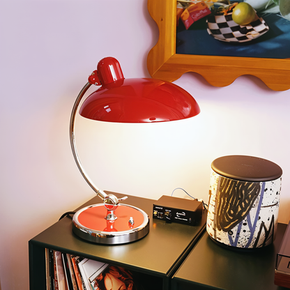 Verstellbare minimalistische Tischlampe im Retro-Stil