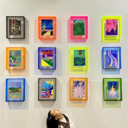 NeonGrid Frame – Acryl-Bilderrahmen mit Retro-Gitterdesign