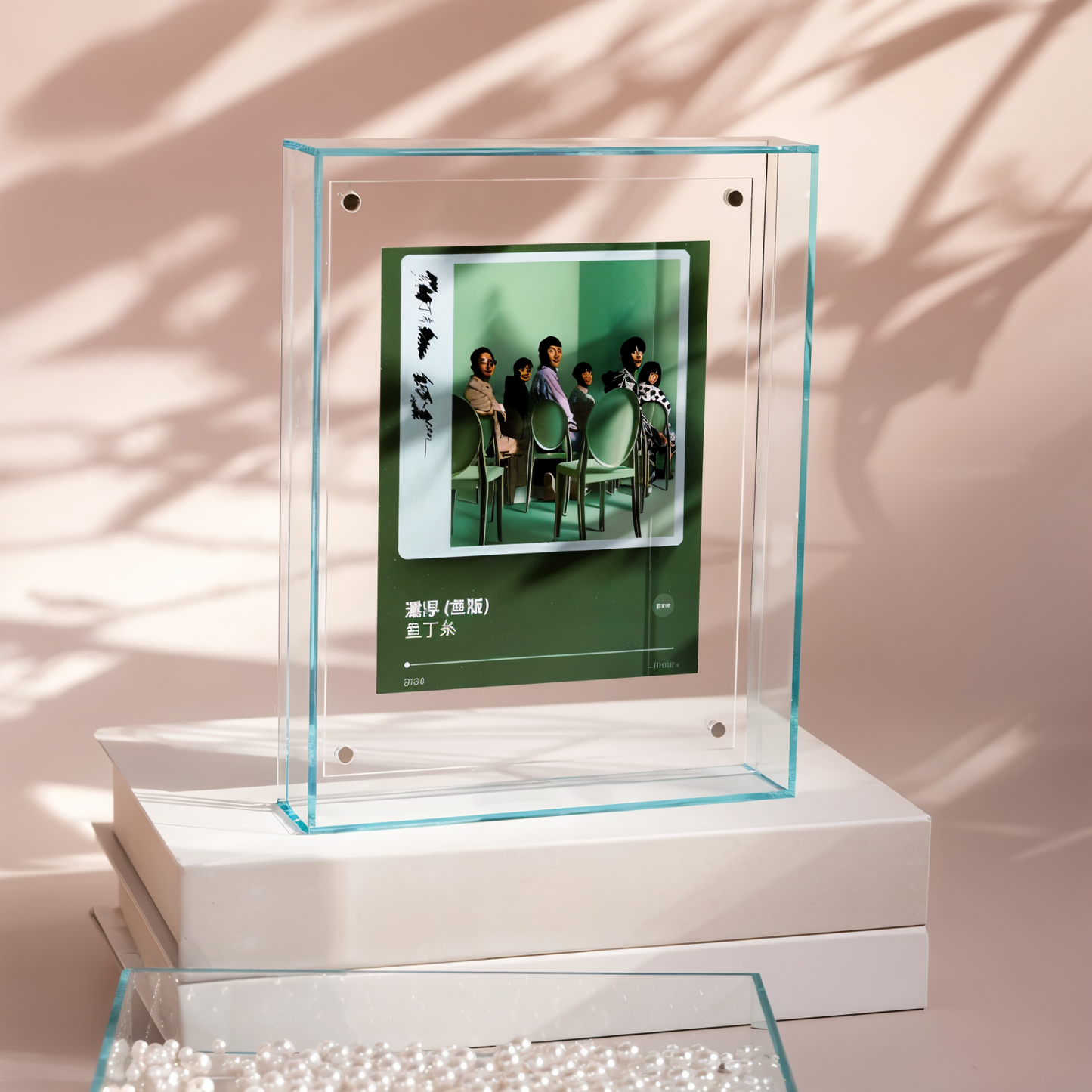 NeonGrid Frame – Acryl-Bilderrahmen mit Retro-Gitterdesign