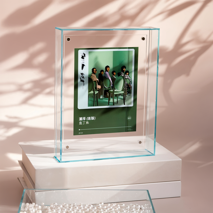 NeonGrid Frame – Acryl-Bilderrahmen mit Retro-Gitterdesign