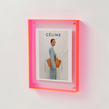NeonGrid Frame – Acryl-Bilderrahmen mit Retro-Gitterdesign
