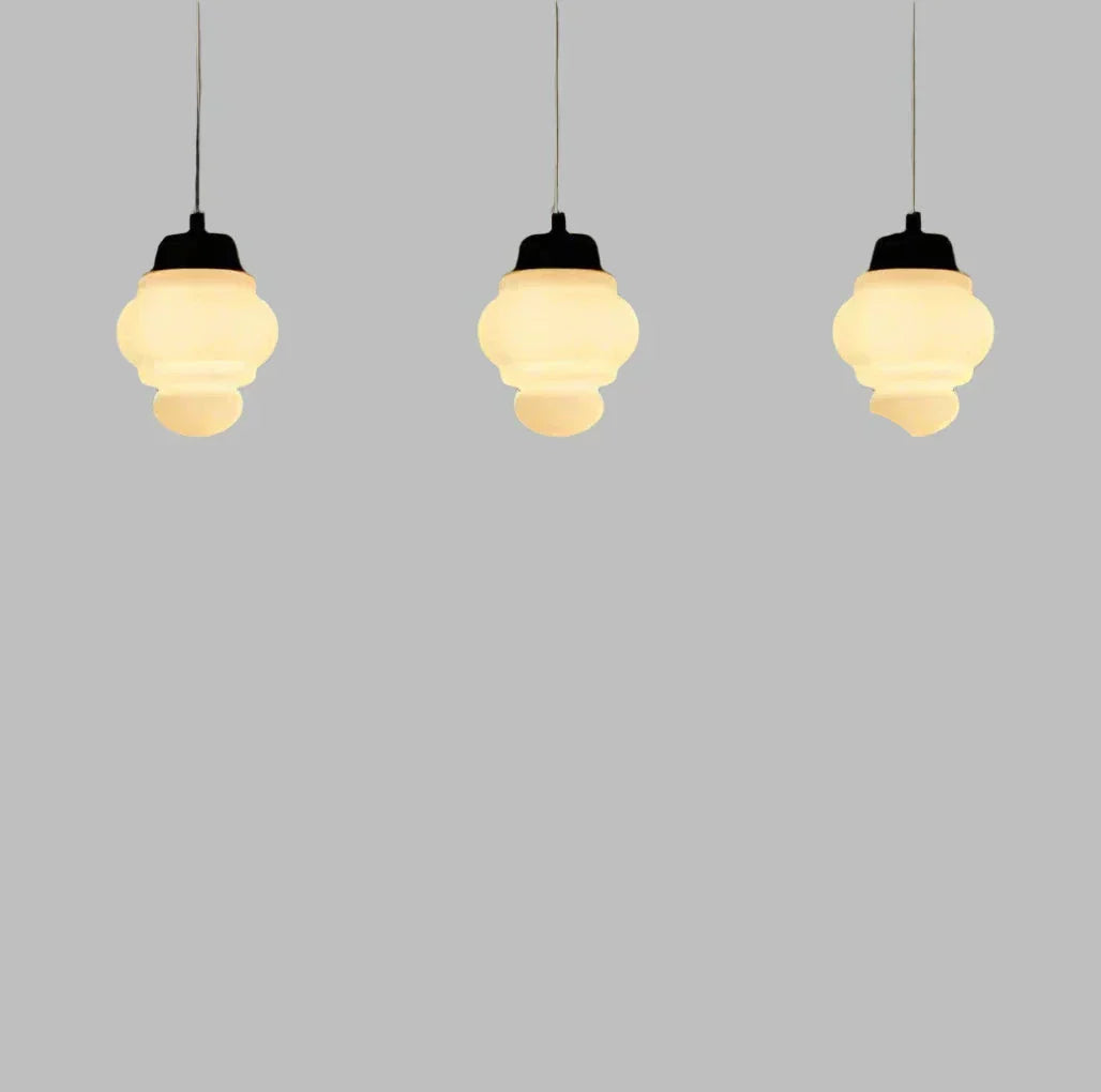 Liv – Alte weiße Glaslampe mit geometrischem Design
