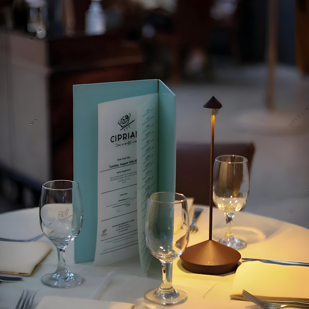 LumoBar – Minimalistische LED Tischlampe