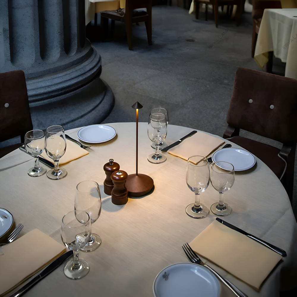 LumoBar – Minimalistische LED Tischlampe