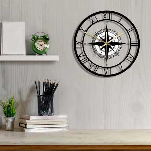 Leise Wanduhr im Kompass-Design