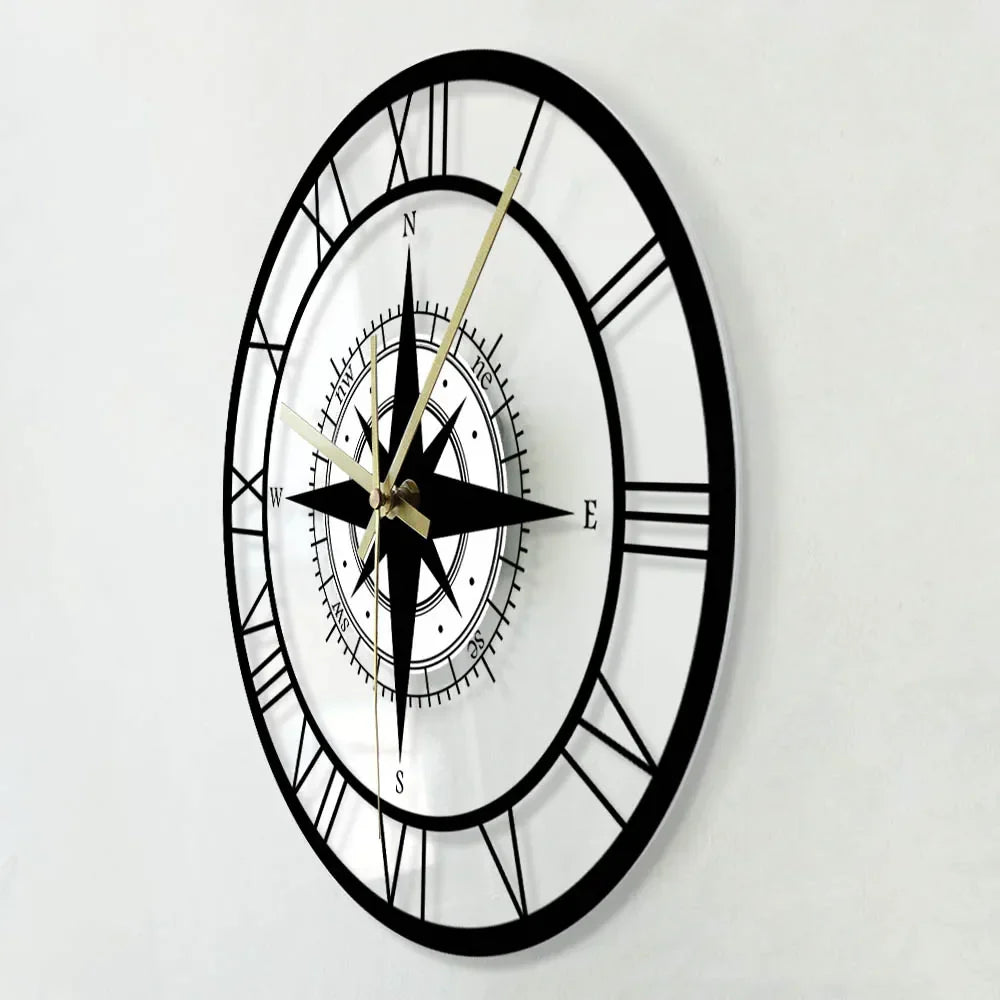 Leise Wanduhr im Kompass-Design