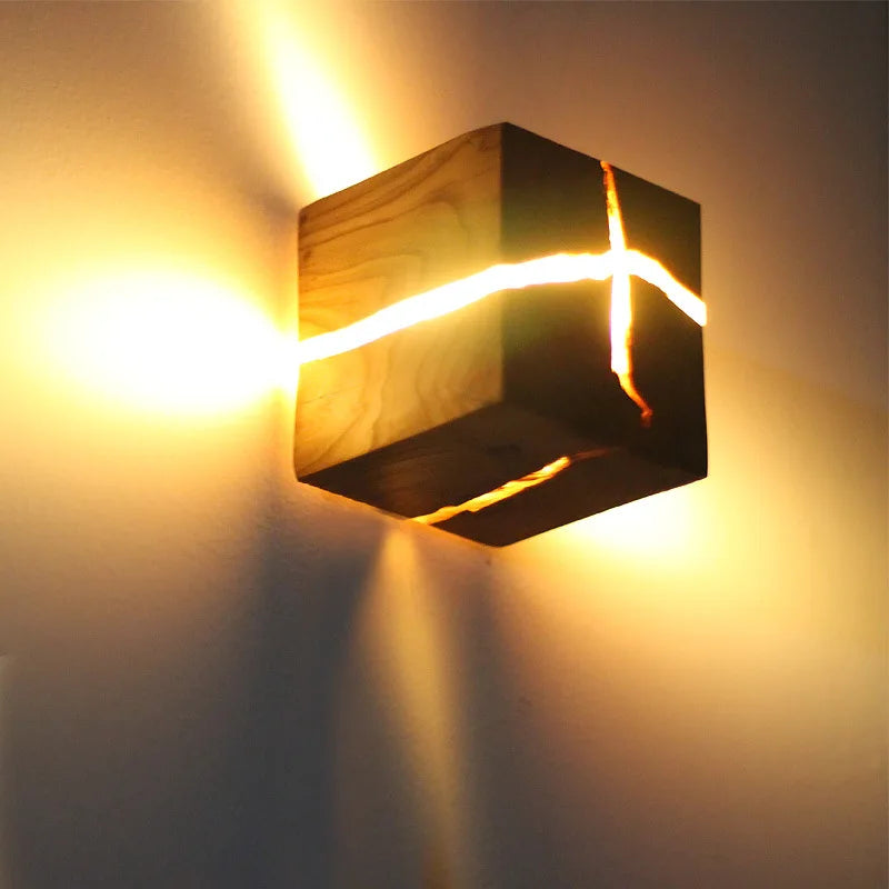 Quadratische Nachttischlampe aus Holz