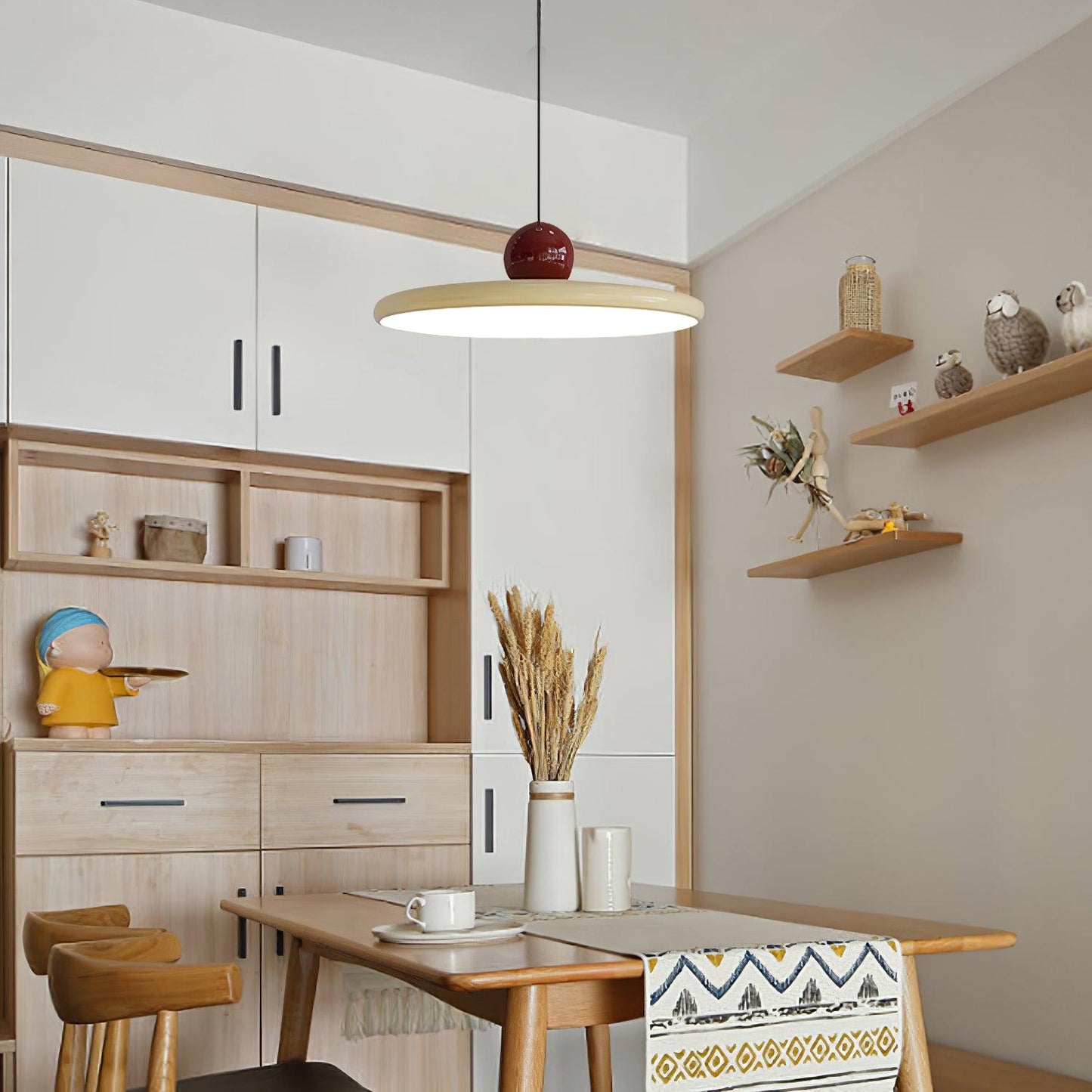 Luca – Modern Flying Saucer LED Tischlampe