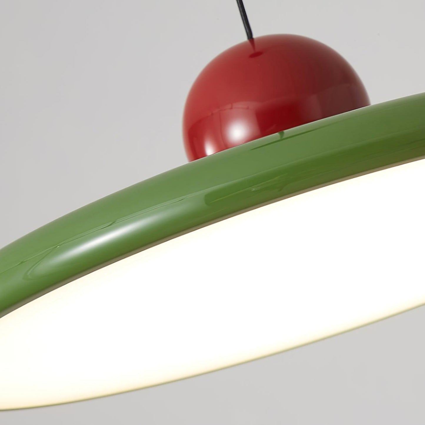 Luca – Modern Flying Saucer LED Tischlampe