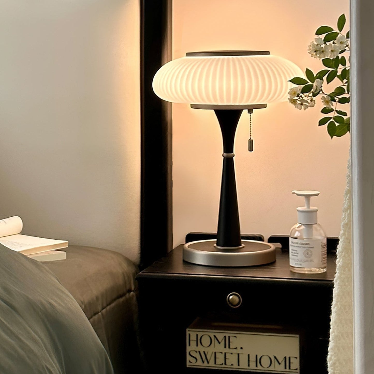Noelia – Retro Tischlampe aus Massivholz