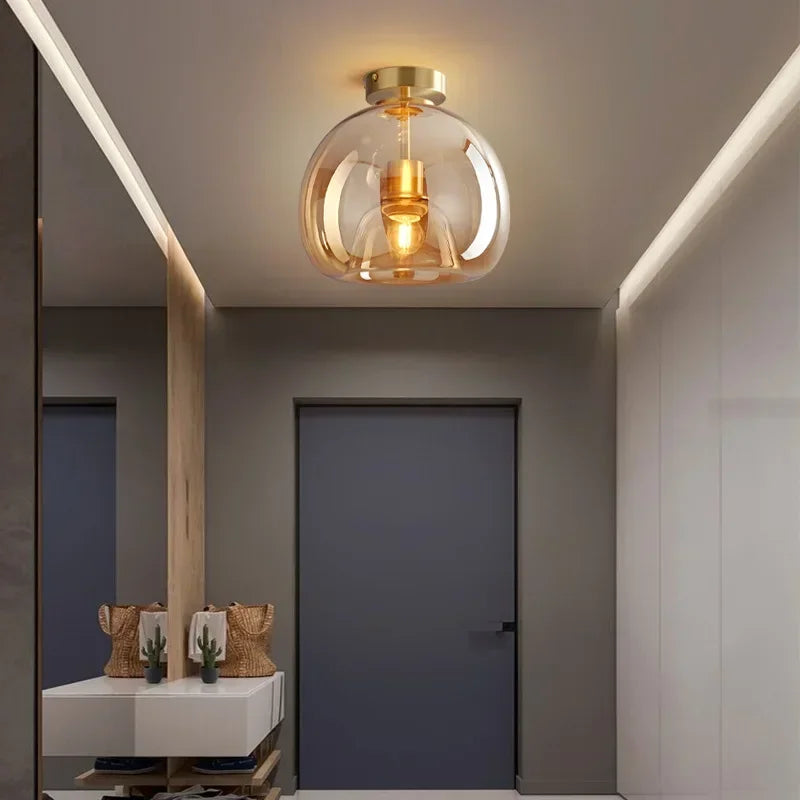 Luxuriöse Deckenleuchte im minimalistischen Café-Stil