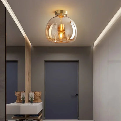 Luxuriöse Deckenleuchte im minimalistischen Café-Stil