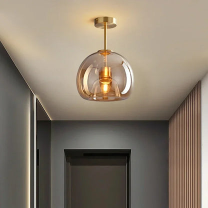 Luxuriöse Deckenleuchte im minimalistischen Café-Stil