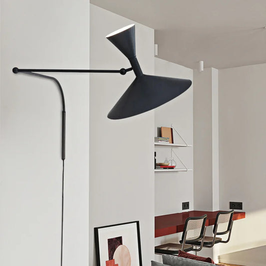 Minimalistische Wandleuchte mit Flexarm