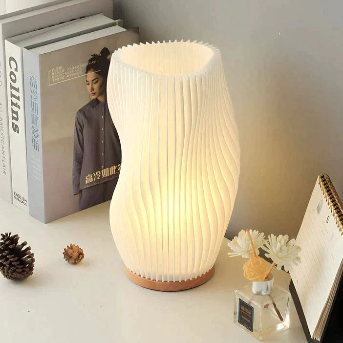 Nerea – Moderne Wavecrest Tischlampe