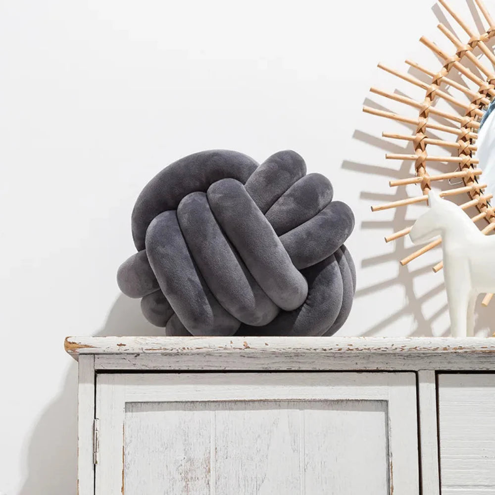 Moko – Geflochtenes Samtkissen