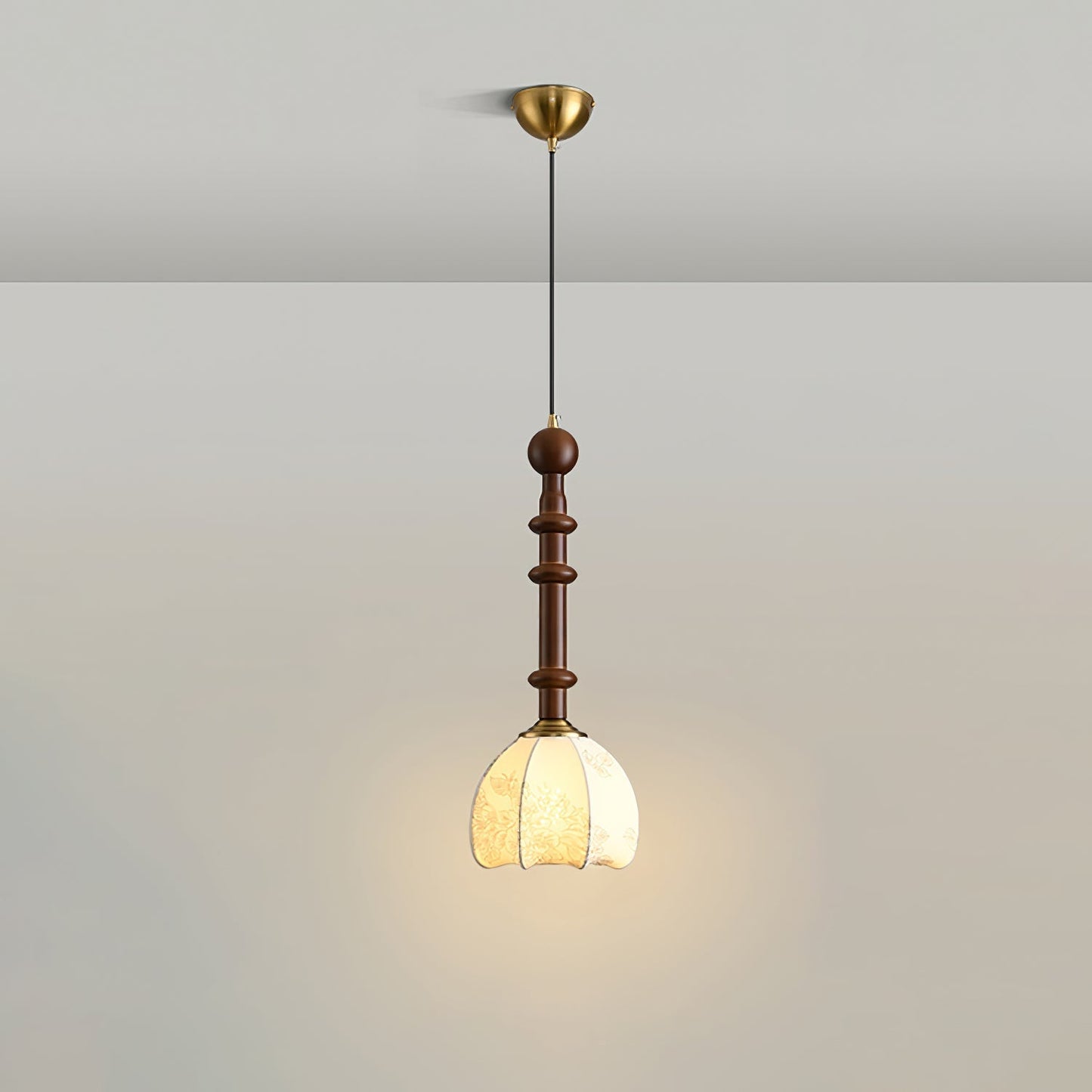 Romy – Pendelleuchte im römischen Stil mit Glas, Holz und Messing